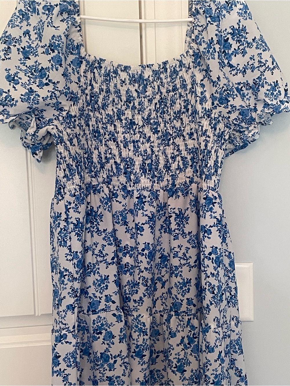 SHEIN Blue and White Floral Smocked Puff-Sleeve Tunic